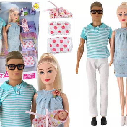 Lėlių šeima su kūdikiu ir gėlėta antklode