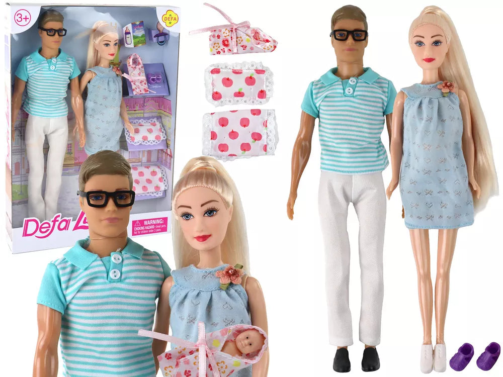 Lėlių šeima su kūdikiu ir gėlėta antklode