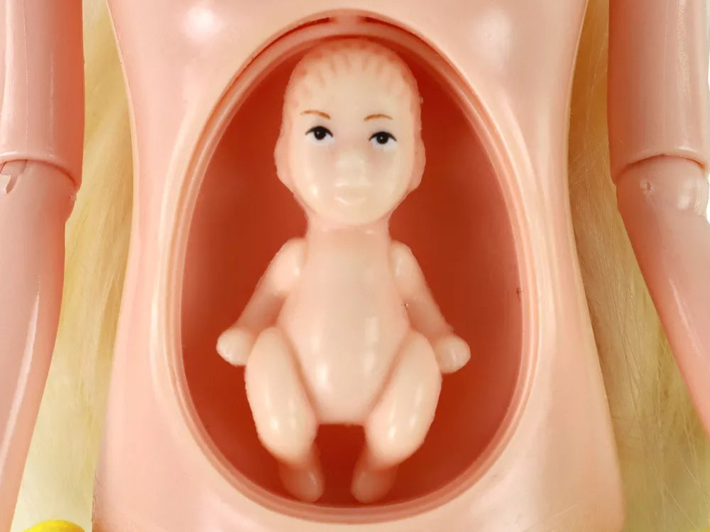 Nėščia lėlė su geltona sukenle