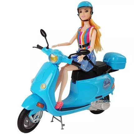 Lėlė su motoroleriu ir šalmas