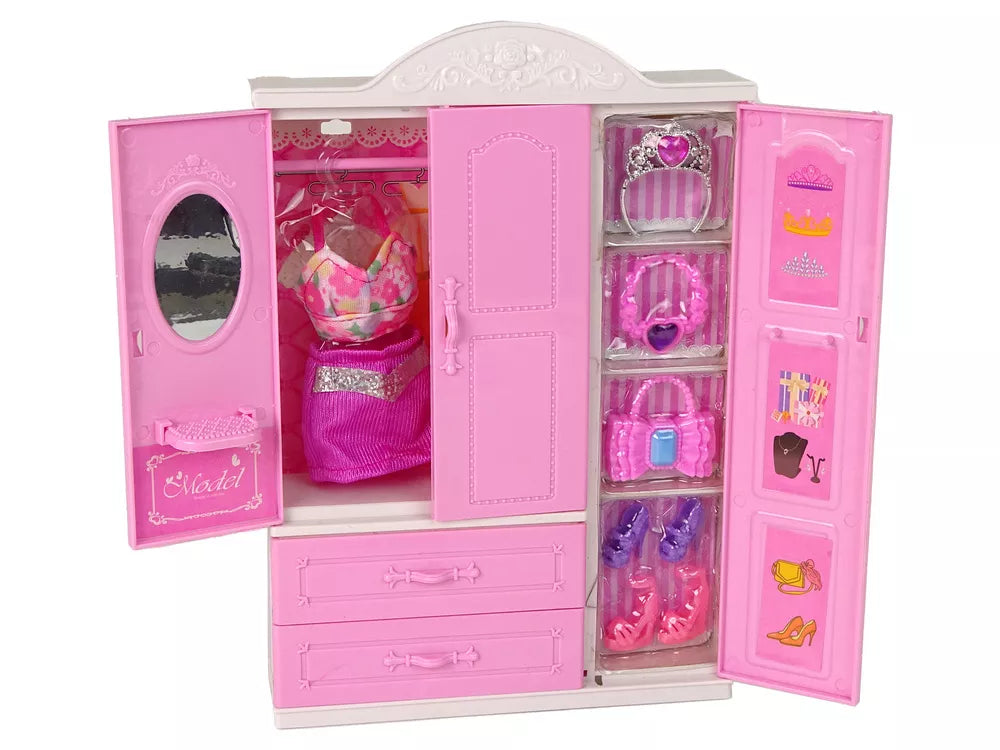 Lėlė su lėlių namelio aksesuarais