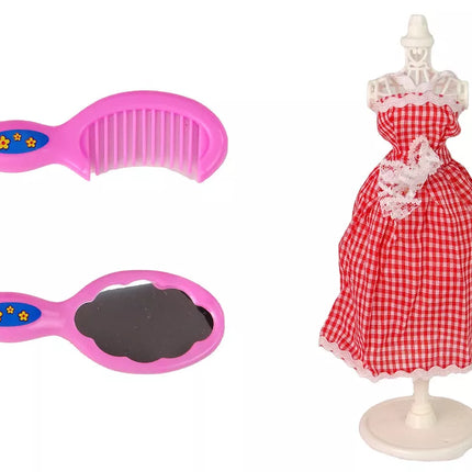 Lėlė su lėlių namelio aksesuarais