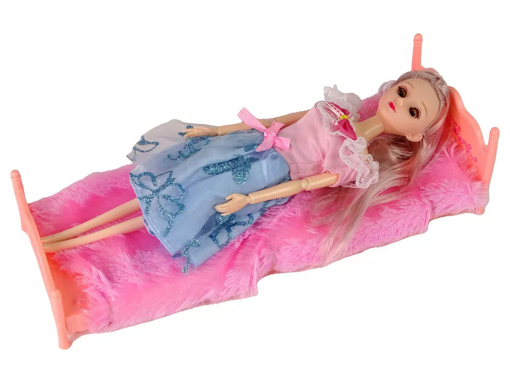 Lėlė su lėlių namelio aksesuarais