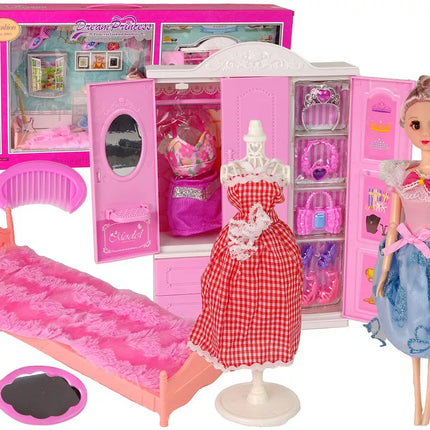 Lėlė su lėlių namelio aksesuarais