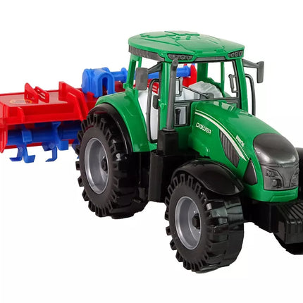 Raudonas traktorius su plūgu