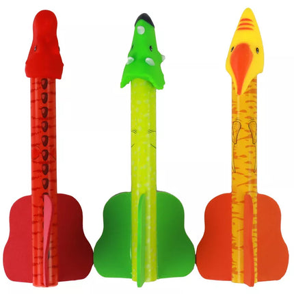 Juodas ugnikalnis su dinozaurų formos raketomis