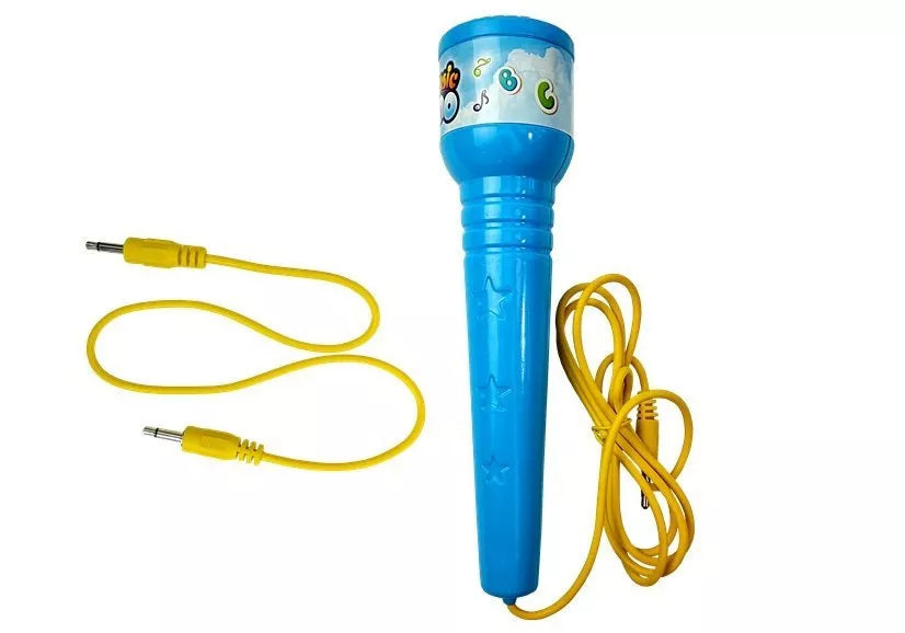 Baltas elektroninis fortepijonas su mėlynu mikrofonu