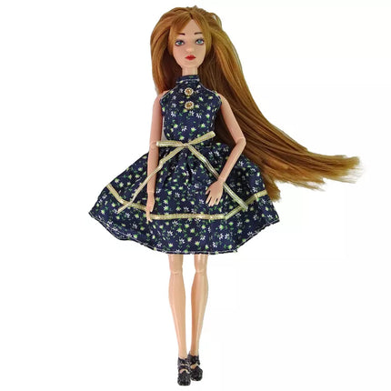 Lėlė modelis Emilija su gėlėmis