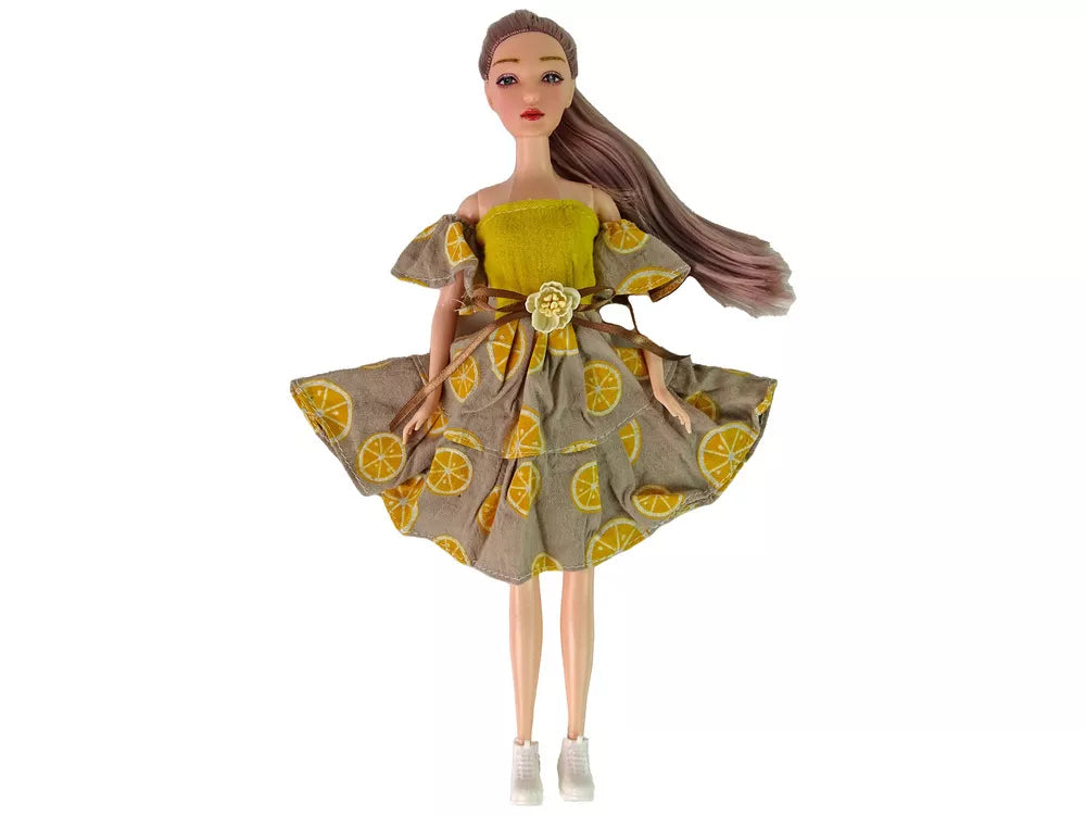 Lėlė Emilija su vėjo malūnėliais ir katinu