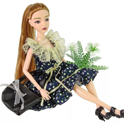 Modelis lėlė Emily su rankine ir gėlėmis