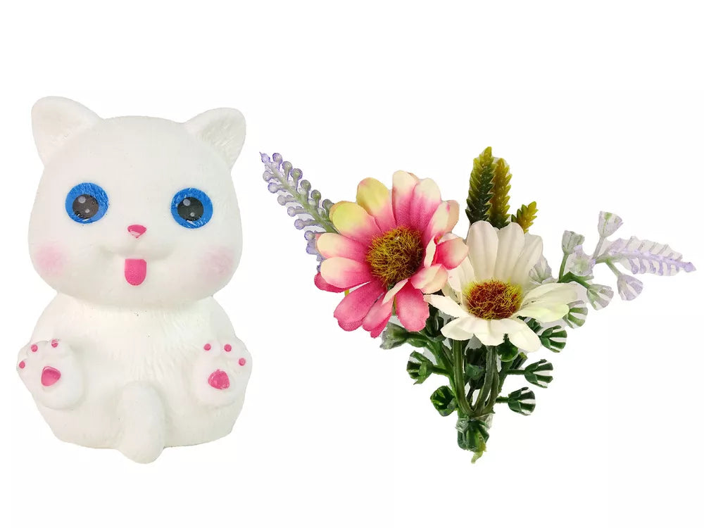 Ilgaplaukė lėlė Emilija su katinu ir gėlėmis