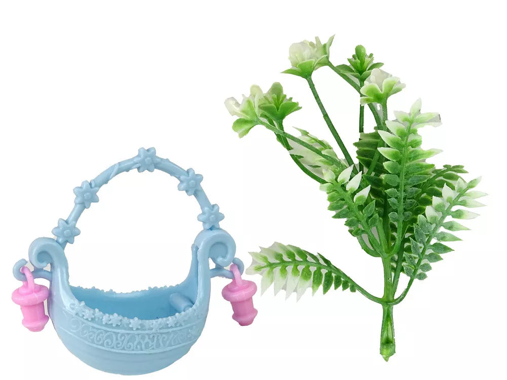 Raudonplaukė lėlė Emily su gėlėmis ir krepšiu