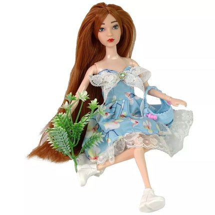 Raudonplaukė lėlė Emily su gėlėmis ir krepšiu