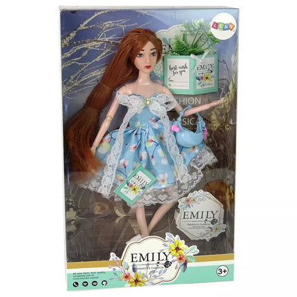 Raudonplaukė lėlė Emily su gėlėmis ir krepšiu