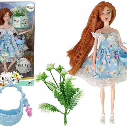 Raudonplaukė lėlė Emily su gėlėmis ir krepšiu