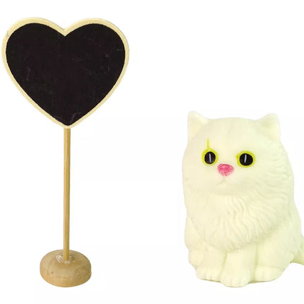 Lėlė Emilija su baltu kačiuku