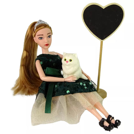 Lėlė Emilija su baltu kačiuku