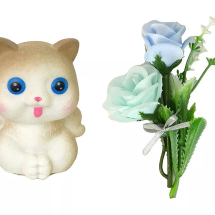 Lėlė Emilija su gėlėmis ir kačiuku