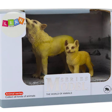 Suaugusio ir jauno vilko figurėlės