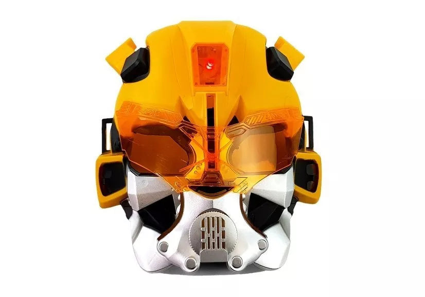 Šautuvas su šovinias ir geltona kauke