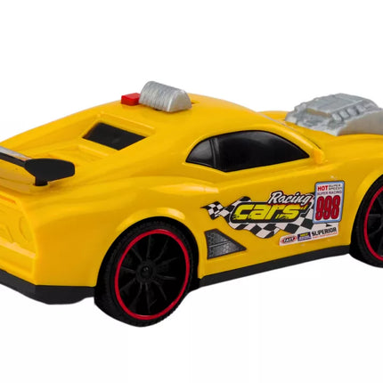 Geltonas sportinis automobilis