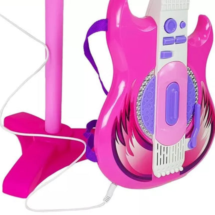 Rožinė roko žvaigždės gitara su miktofonu