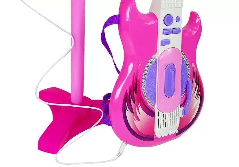 Rožinė roko žvaigždės gitara su miktofonu
