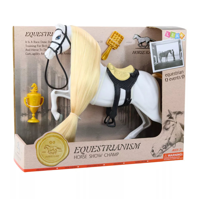 Baltas arklys su ilgais karčiais ir aksesuarais