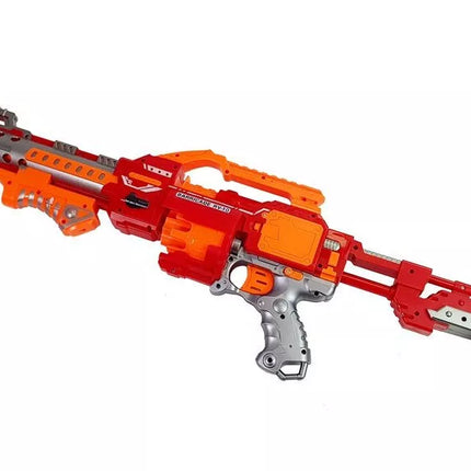 Raudonas šautuvas su taikiniu ir šoviniais