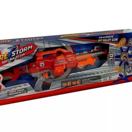 Raudonas šautuvas su taikiniu ir šoviniais