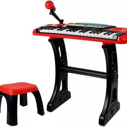 Pianinas su stovu, kėdute ir mikrofonu