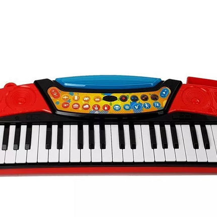 Pianinas su stovu, kėdute ir mikrofonu