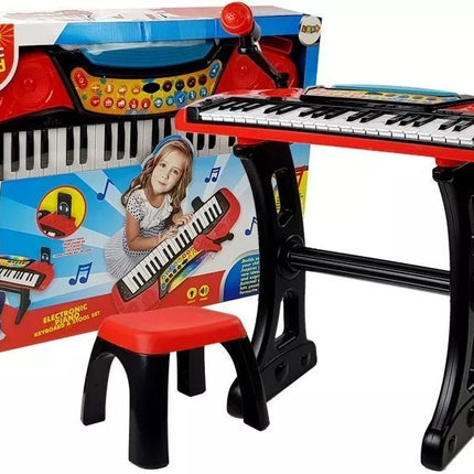 Pianinas su stovu, kėdute ir mikrofonu