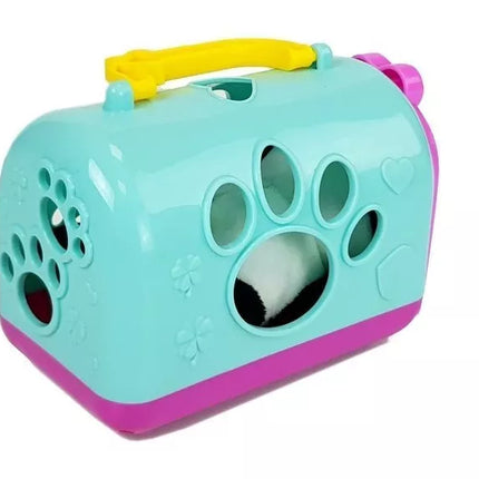 Mažoji panda su transportavimo krepšiu