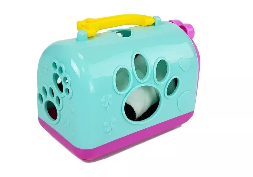 Mažoji panda su transportavimo krepšiu