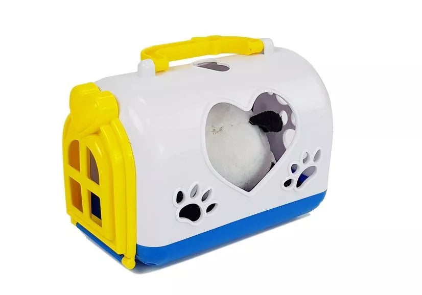 Mažoji panda su transportavimo krepšiu