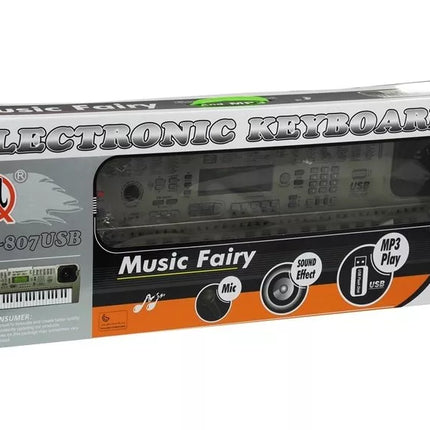 Pilkas muzikinis pianinas su mikrofonu