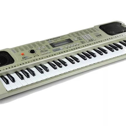 Pilkas muzikinis pianinas su mikrofonu