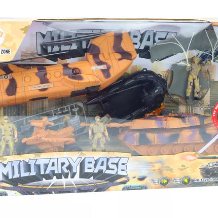 Karinės įrangos ir kareivių figurėlių rinkinys