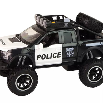 Juodas policijos visureigis