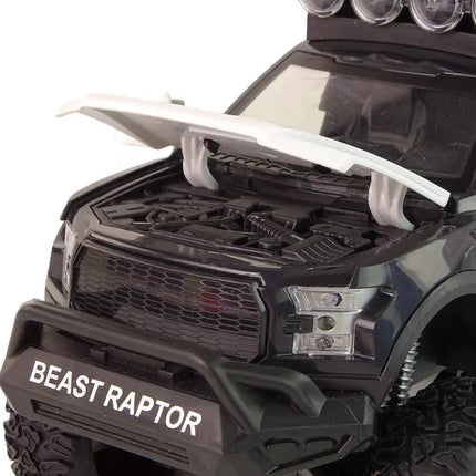 Juodas policijos visureigis