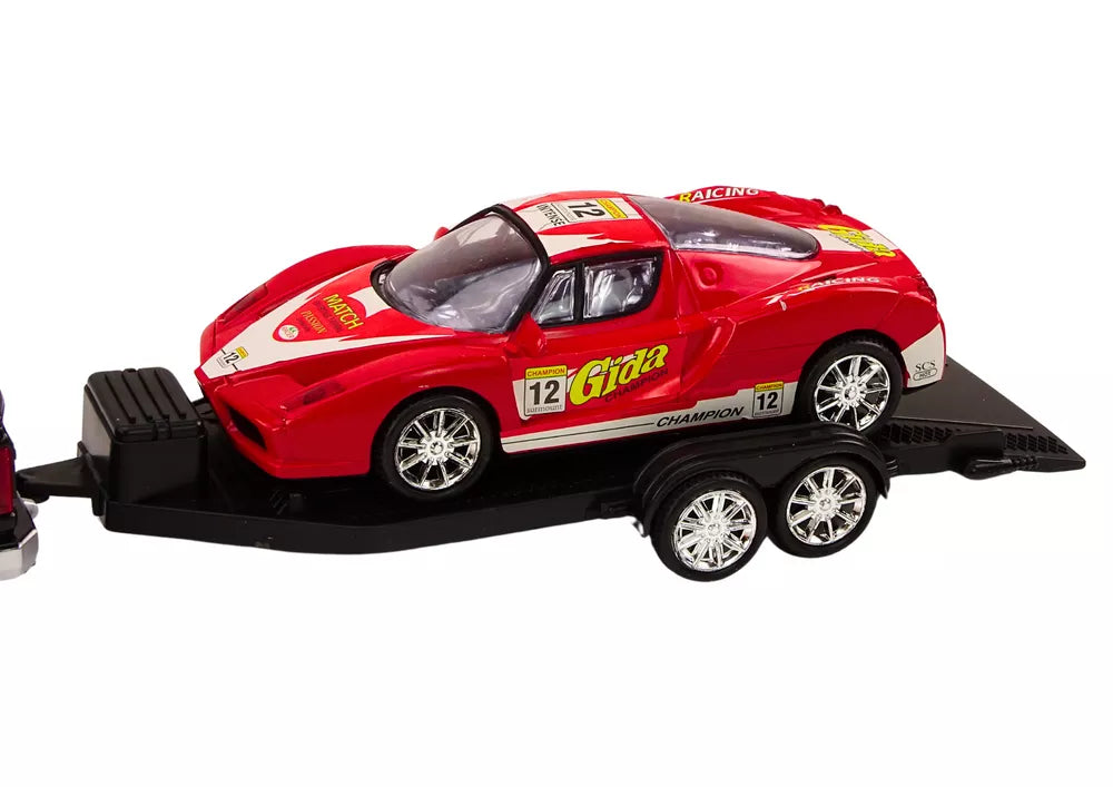 Pikapas su vilkiku ir sportiniu automobiliu