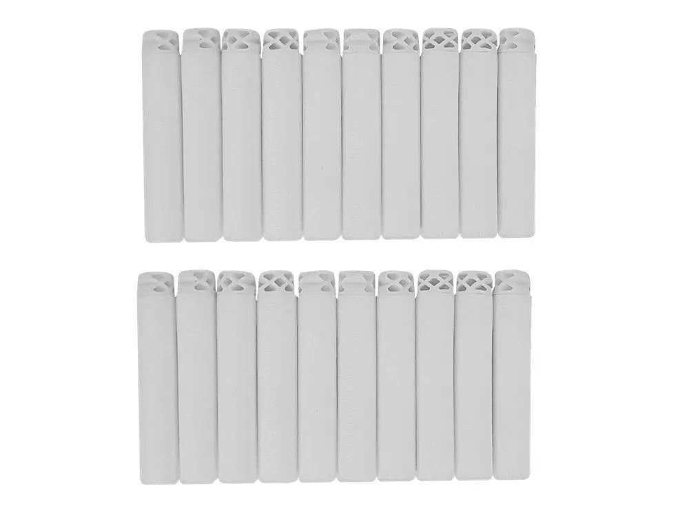 Raudonas šviečiantis tamsoje šautuvas su šoviniais