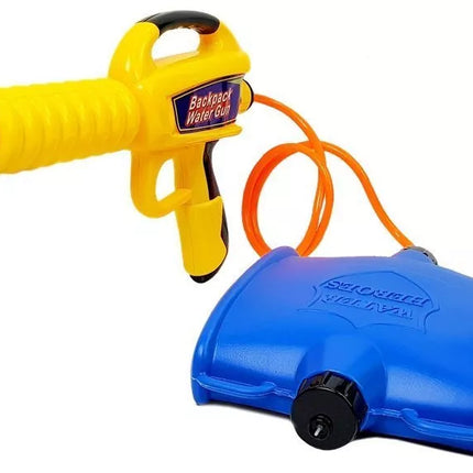 Geltonas vandens šautuvas su bakeliu