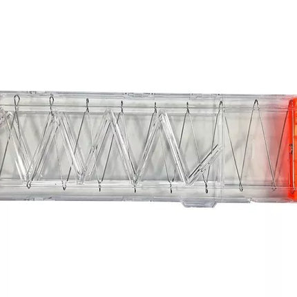 Didelis šautuvas su šovinių dėtuve ir šovinias