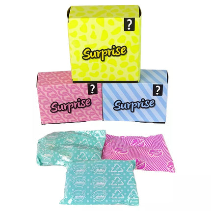 Nėščia lėlė taškuota balta suknele su mamos rinkiniu