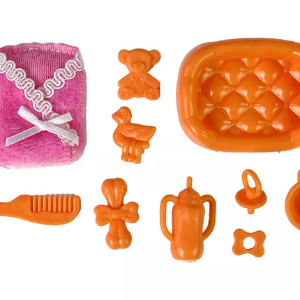 Nėščia lėlė taškuota balta suknele su mamos rinkiniu