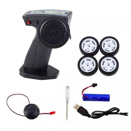 Nuotolinio valdymo sportinis automobilis su apšviestu dreifo kėbulu Žalia.