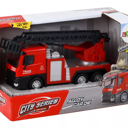 Raudonas gaisrinis sunkvežimis su ištraukiama kopėčių strėle