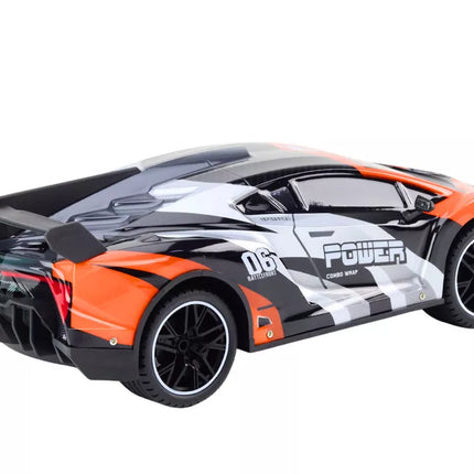 Nuotoliniu būdu valdomas sportinis automobilis